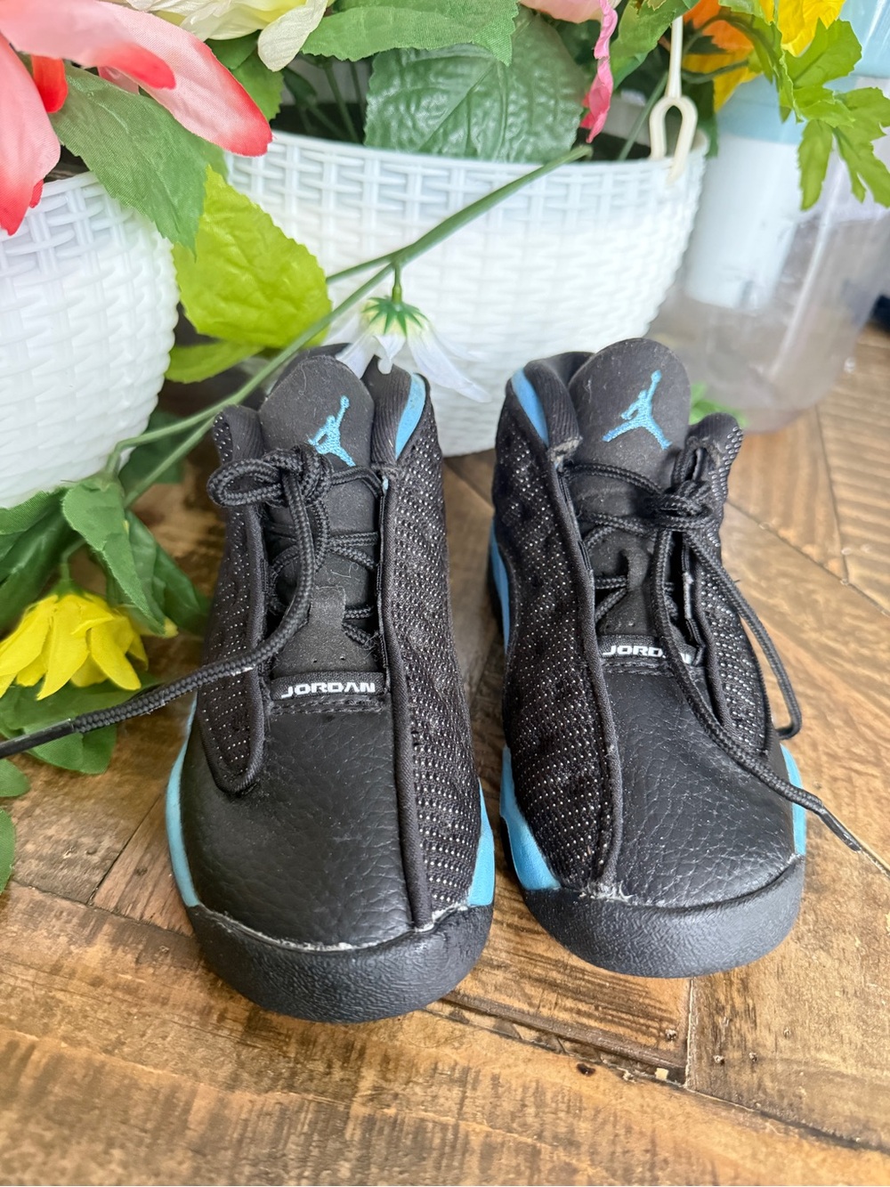 Jordan Kids Black and Turquoise Low-Top Sneakers - Picture 7 of 7